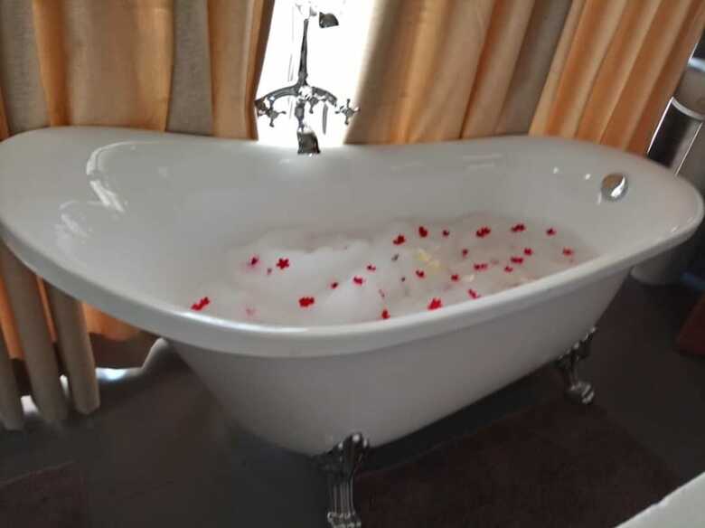 Hotel Kaazi Lakefront Villas