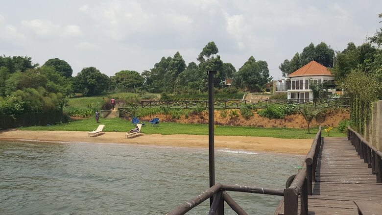 Hotel Kaazi Lakefront Villas