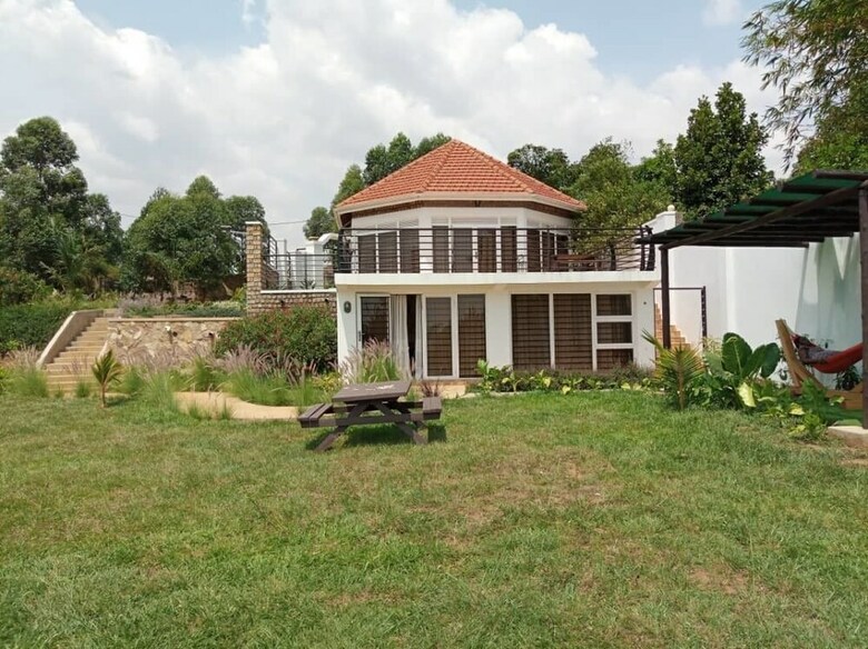 Hotel Kaazi Lakefront Villas