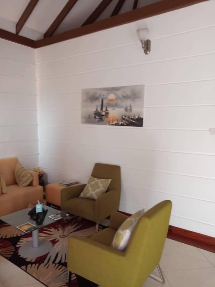 Hotel Kaazi Lakefront Villas