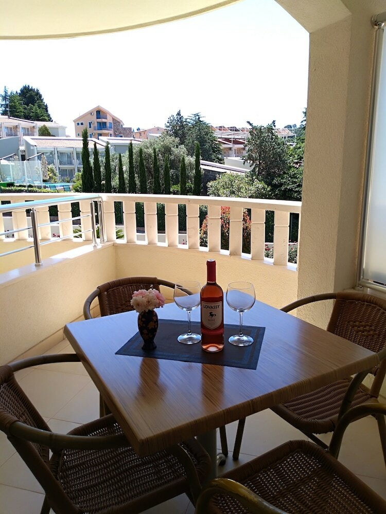 Aparthotel Villa V Lux