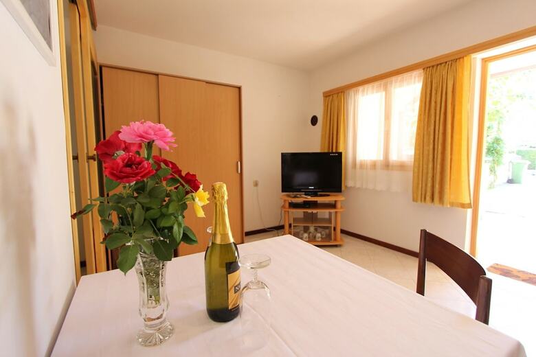 Hotel Room And Apartments Mariza