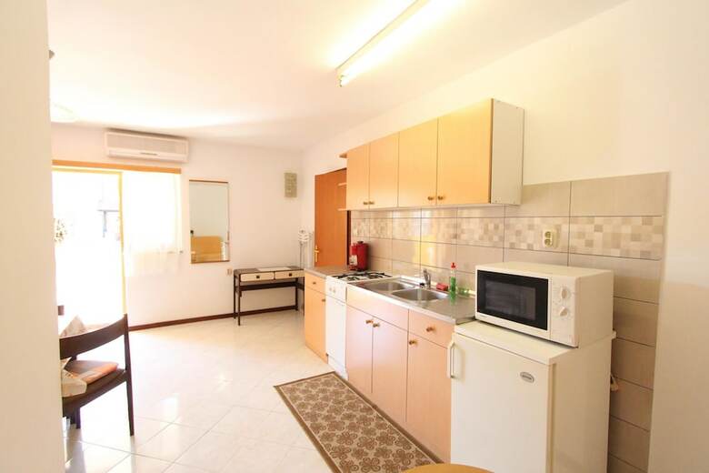 Hotel Room And Apartments Mariza