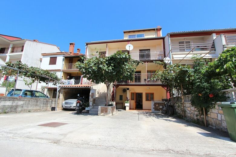Hotel Room And Apartments Mariza