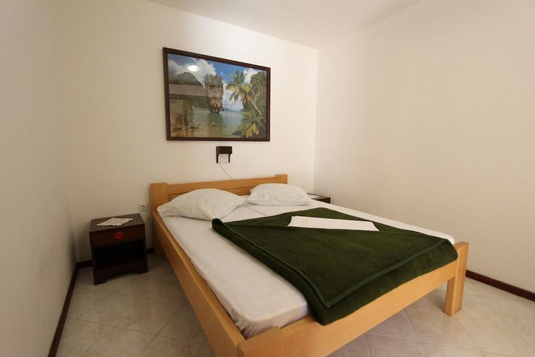 Hotel Room And Apartments Mariza