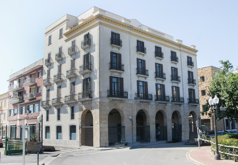 Port Plaza Apartments