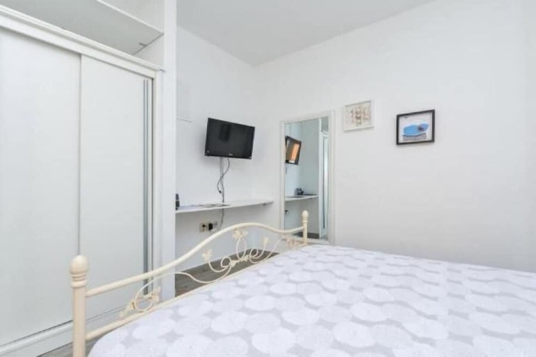 Ina Apartments