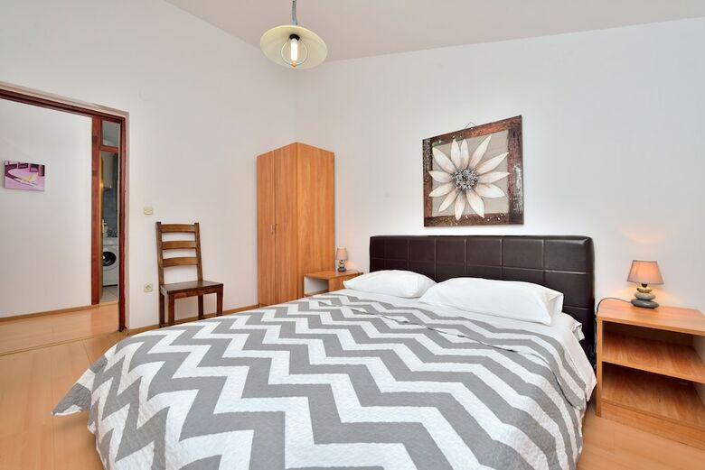 Ina Apartments