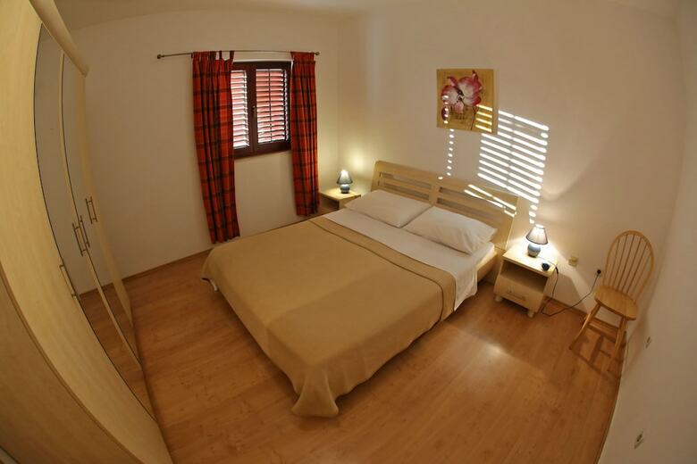 Ina Apartments