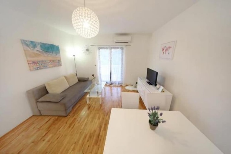 Ina Apartments