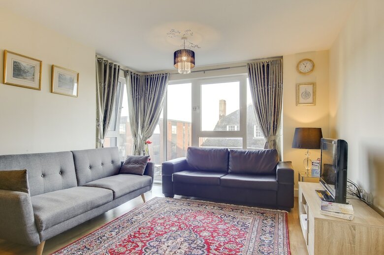Modern Glenthorne Road Apartment - Zil