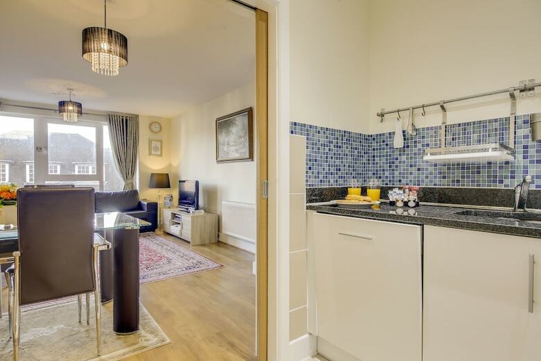 Modern Glenthorne Road Apartment - Zil