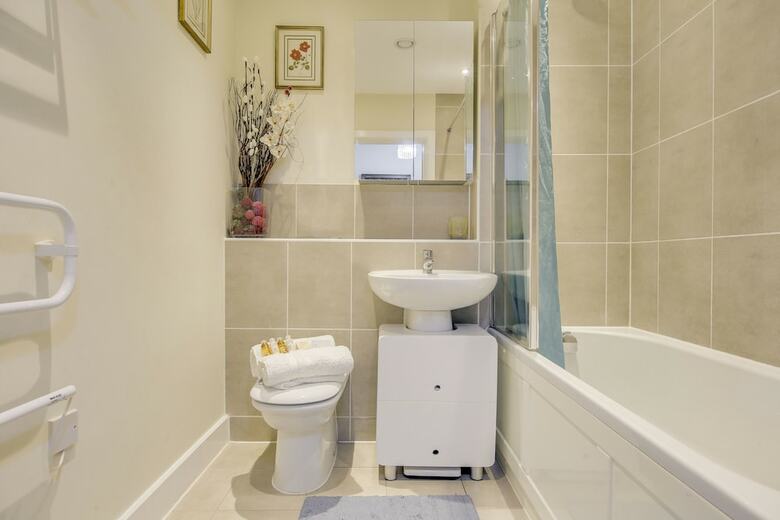 Modern Glenthorne Road Apartment - Zil