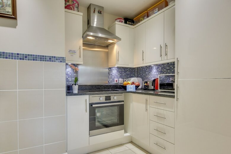 Modern Glenthorne Road Apartment - Zil