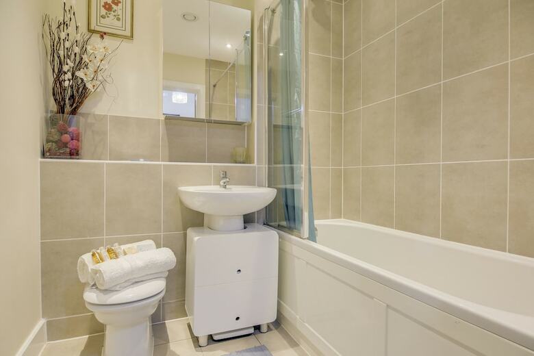 Modern Glenthorne Road Apartment - Zil