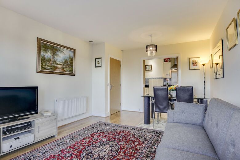 Modern Glenthorne Road Apartment - Zil