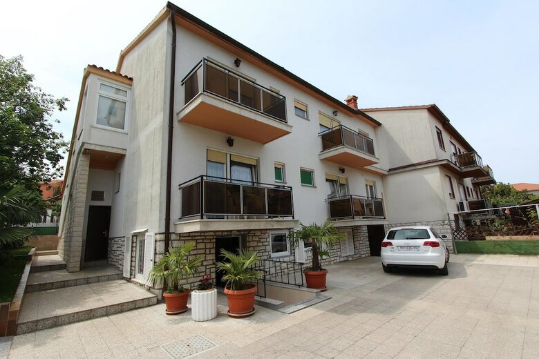 Hotel Rooms And Apartment Stefan