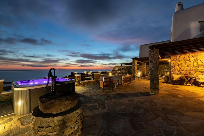 Sundance Villa With Outdoor Private Jacuzzi