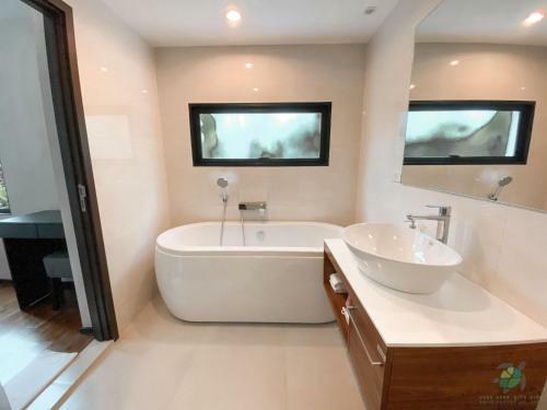 Apartamentos The Title West Wing By Trips Phuket