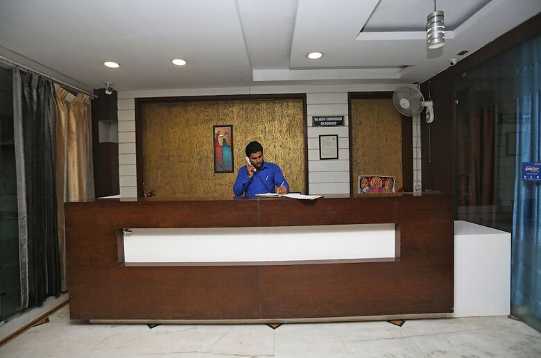 Oyo 24646 Hotel Gaurav Palace