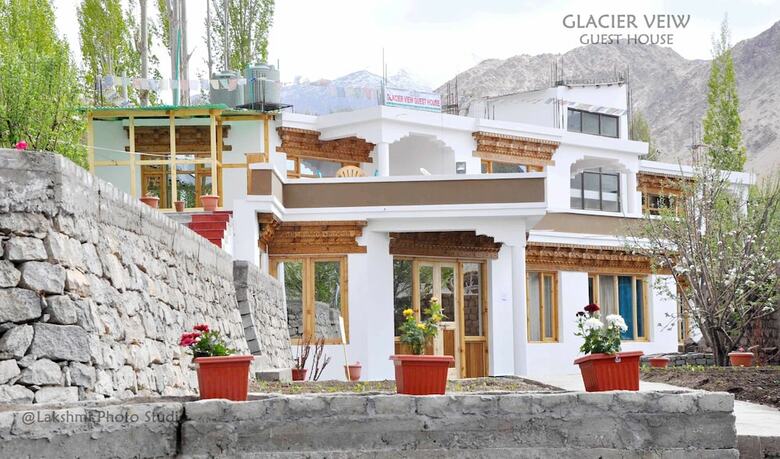 Hotel Glacier View Guest House