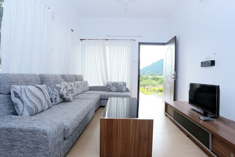 Hotel Oyo 24200 Bahri Beautiful Country
