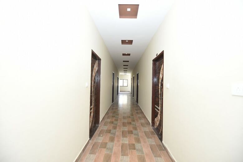 Oyo 23218 Hotel Laxmi Vridhi