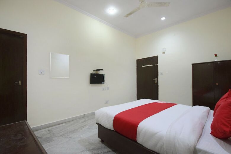 Oyo 24936 Hotel C-9