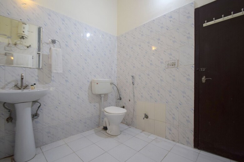 Oyo 24936 Hotel C-9