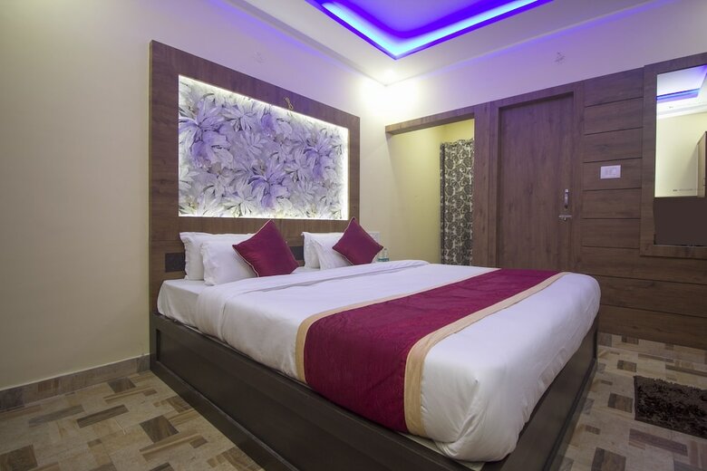 Oyo 25007 Hotel Royal Garden
