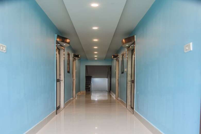 Oyo 15443 Hotel Mega Palace