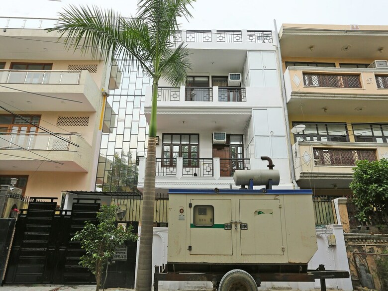 Oyo 15738 Hotel Awesome Villa