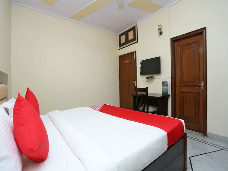 Oyo 15738 Hotel Awesome Villa