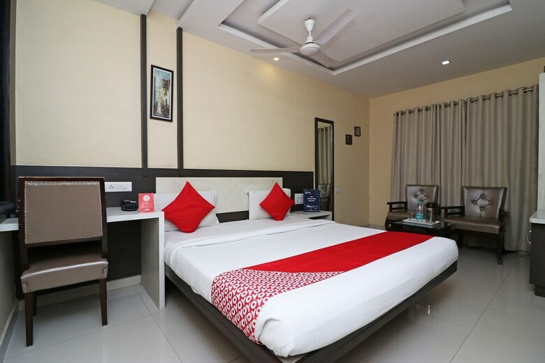 Oyo 4906 Hotel Lotus
