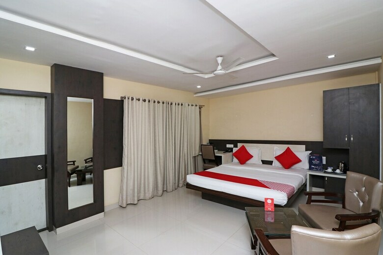 Oyo 4906 Hotel Lotus