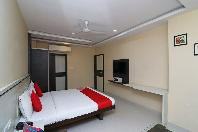 Oyo 4906 Hotel Lotus