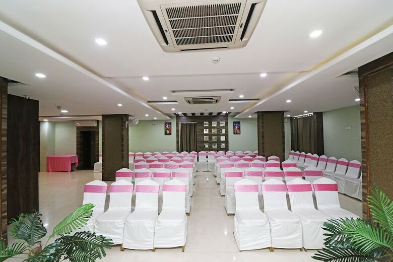 Oyo 4906 Hotel Lotus