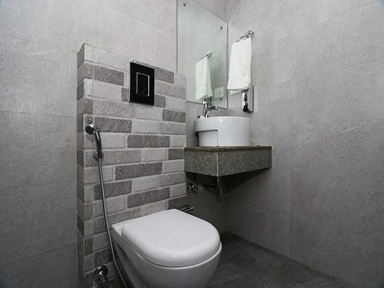 Hotel Oyo 24514 Rvid Suites