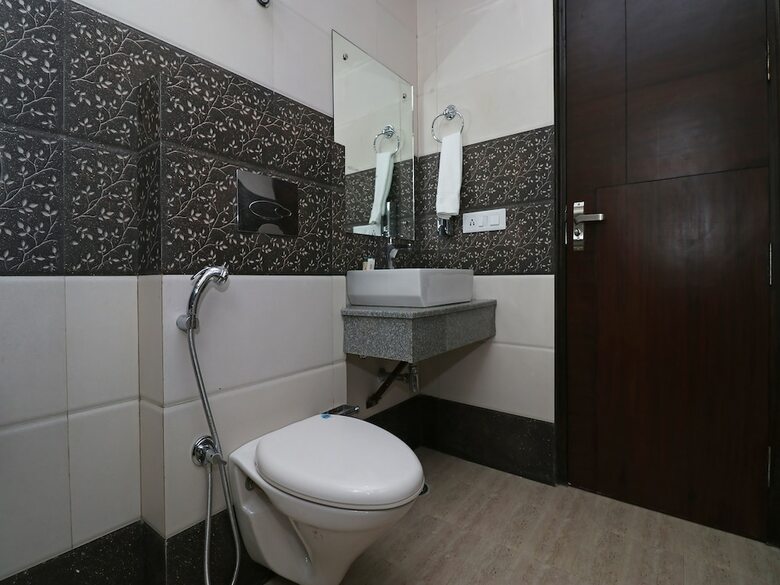 Hotel Oyo 24514 Rvid Suites