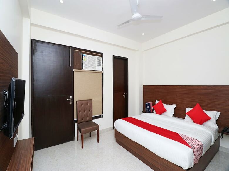 Hotel Oyo 24514 Rvid Suites