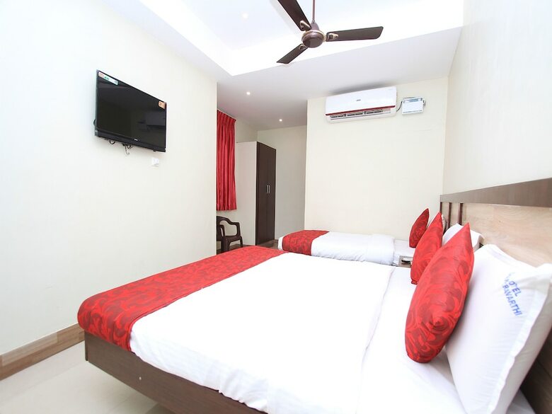 Oyo 16691 Hotel Chakkaravarthi