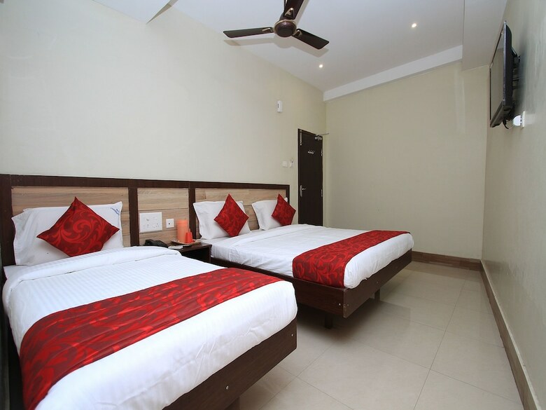 Oyo 16691 Hotel Chakkaravarthi