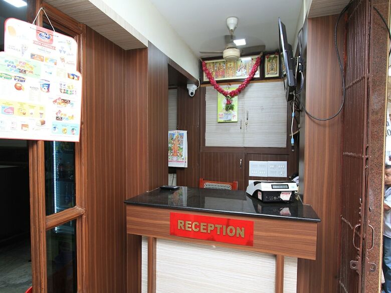 Oyo 16691 Hotel Chakkaravarthi