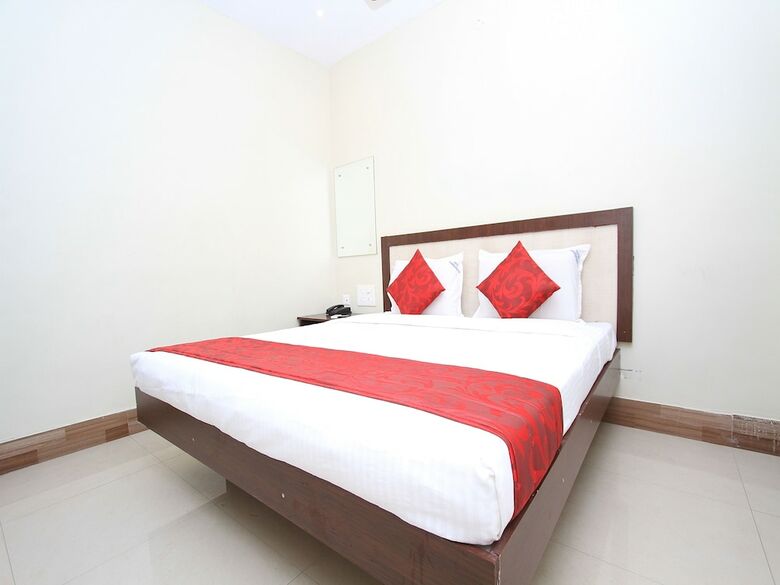 Oyo 16691 Hotel Chakkaravarthi
