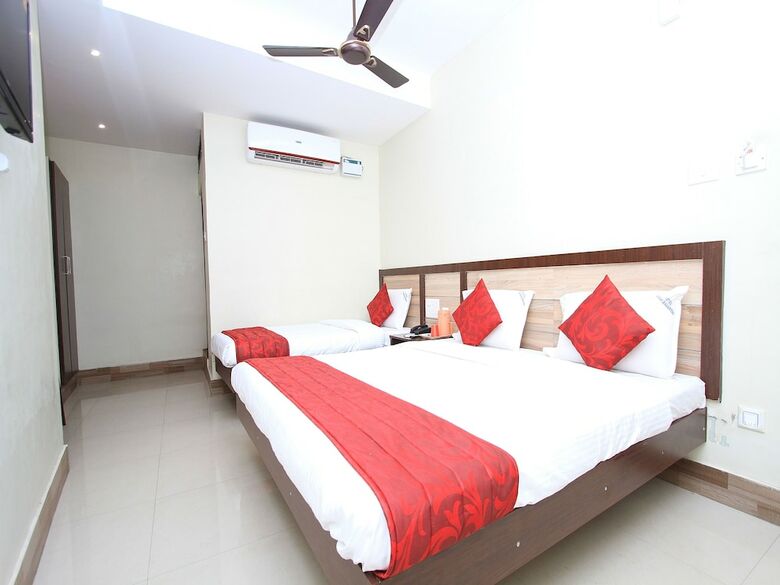 Oyo 16691 Hotel Chakkaravarthi
