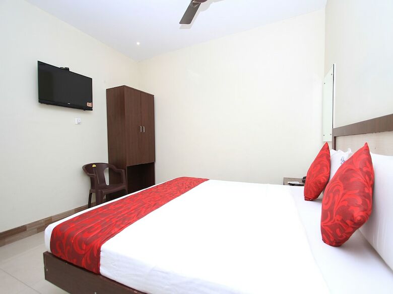 Oyo 16691 Hotel Chakkaravarthi
