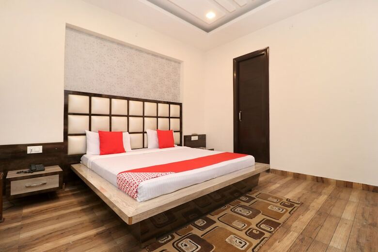 Oyo 22678 Hotel Unique House