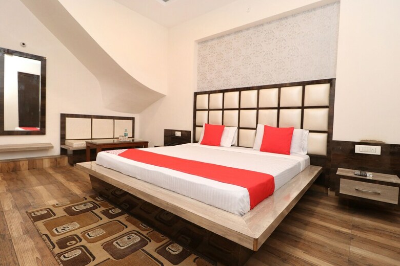 Oyo 22678 Hotel Unique House
