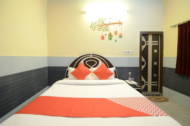 Hotel Oyo 18506 Regal Golden Palace