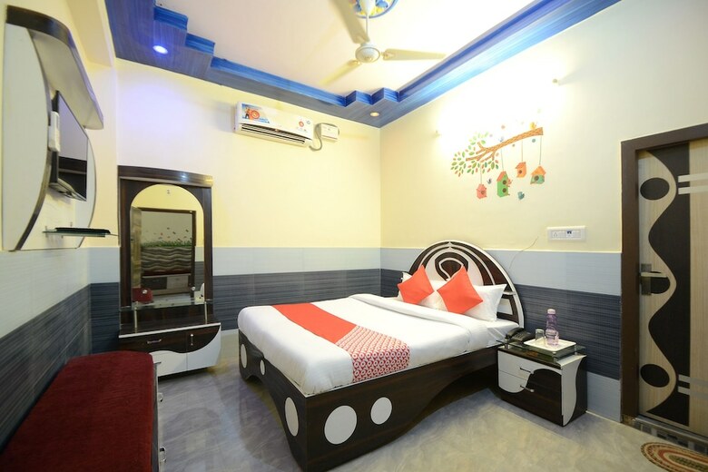 Hotel Oyo 18506 Regal Golden Palace